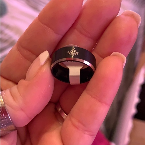 Beautiful titanium steel band! NWT - Picture 3 of 3